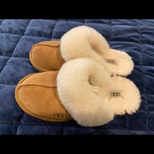 Girls Ugg slippers. Worn 2 times inside house. No box. Size 4.